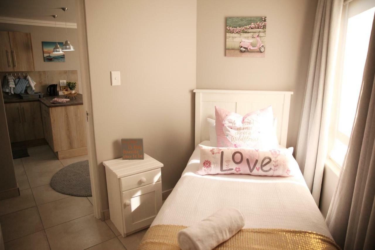 Mari-Amor Self-Catering Apartments Моссел-Бей Экстерьер фото